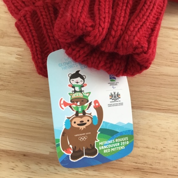 Vintage Vancouver 2010 Olympic Classic Red Mittens - Picture 3 of 5